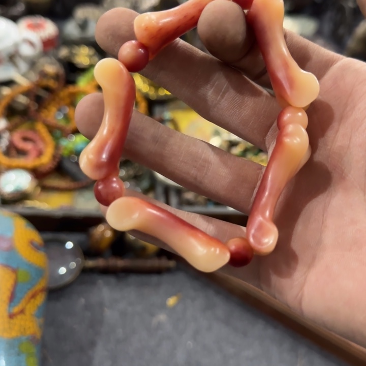 青花瓷器小盖子放漏