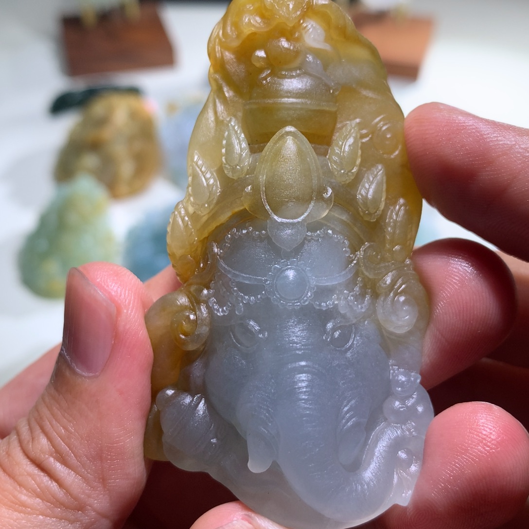 碧***天定制翡翠未镶嵌挂件