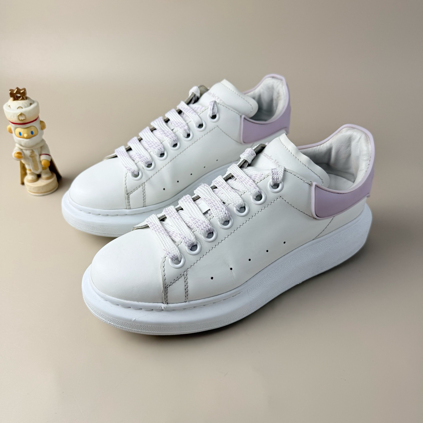 90新 Alexander McQueen/亚历山大·麦昆 白粉果冻 39码 YLP3889