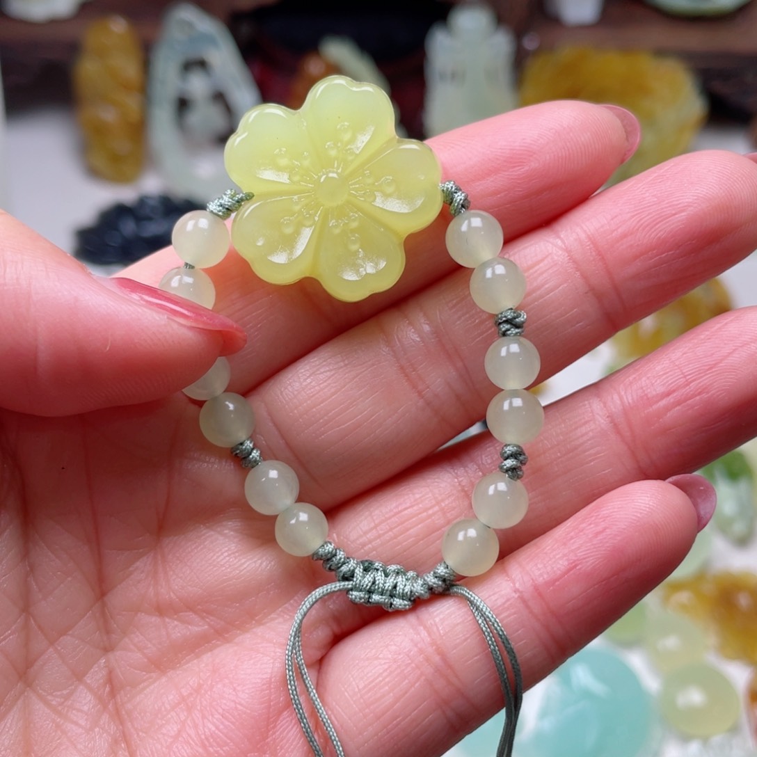 蛇纹石玉颈饰未镶嵌