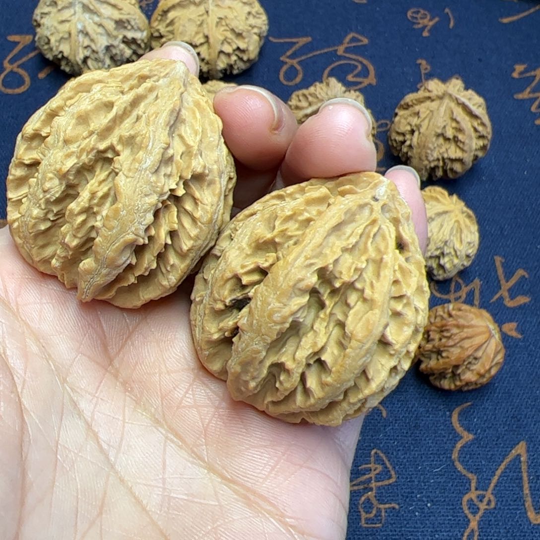 文玩核桃把件秦岭野生植物核桃