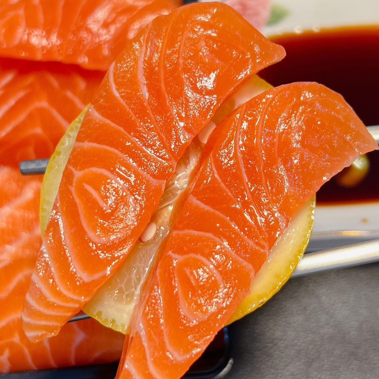 尼勒克冰鲜三文鱼块【新鲜去皮现切】油脂丰富【口感细腻】