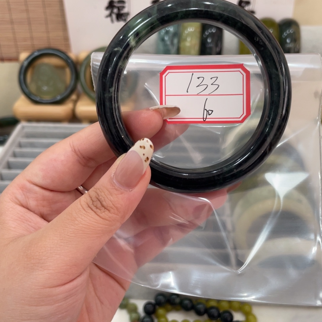 蛇纹石玉手镯未镶嵌