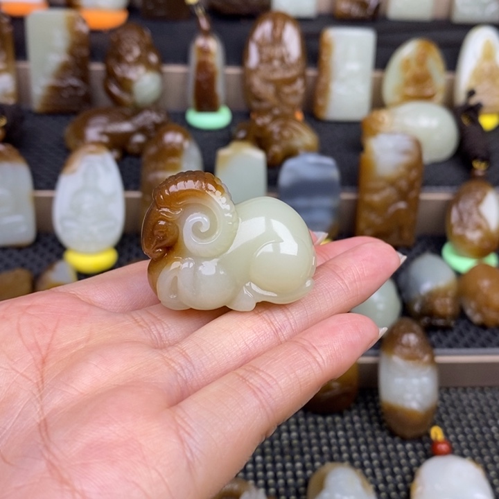 星***闪和田玉未镶嵌颈饰