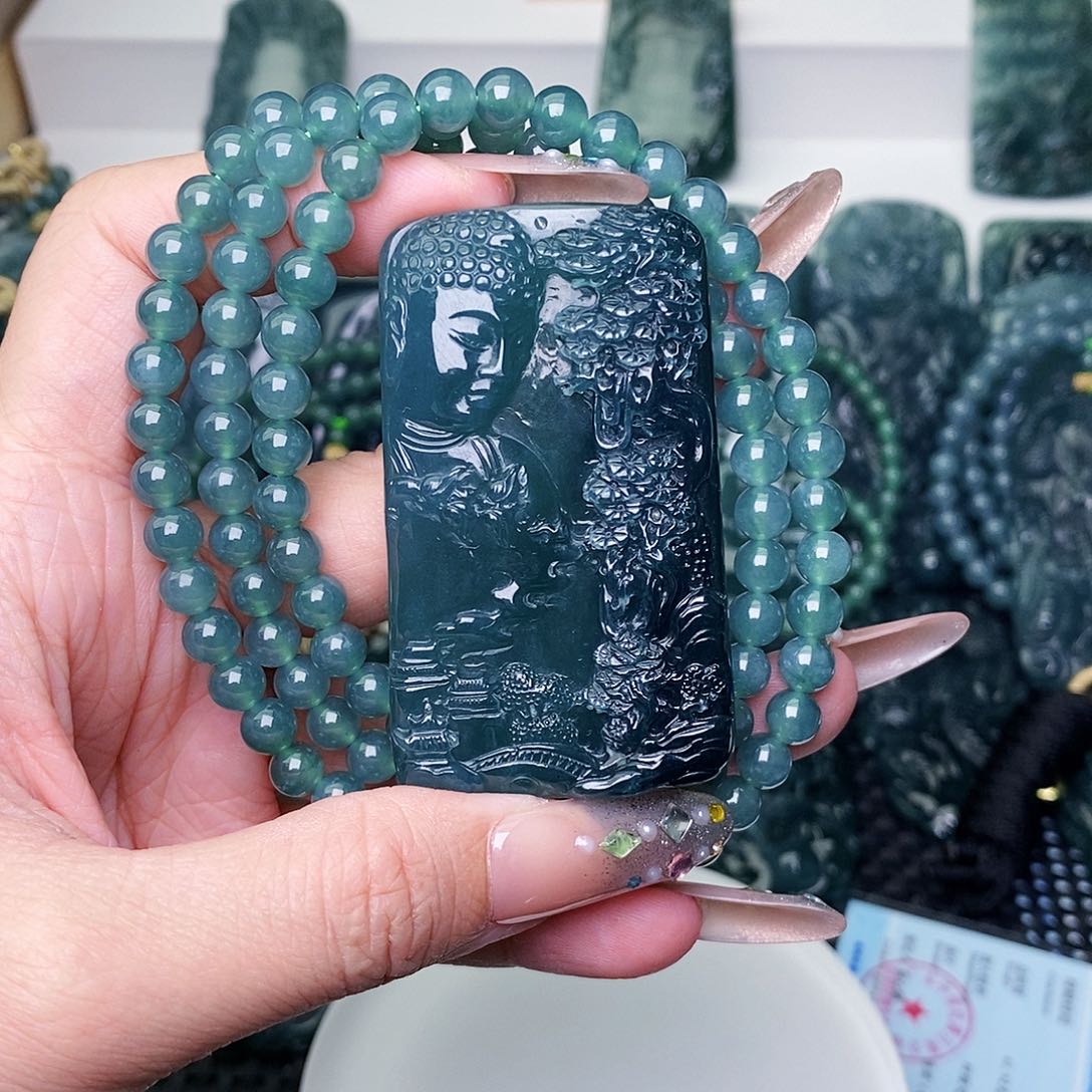 颈饰未镶嵌翡翠         