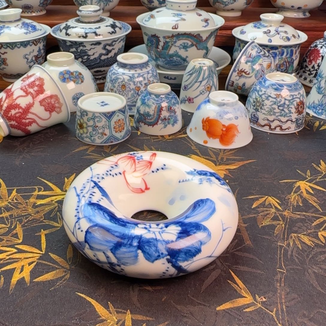 国画风荷花甜甜圈盖置