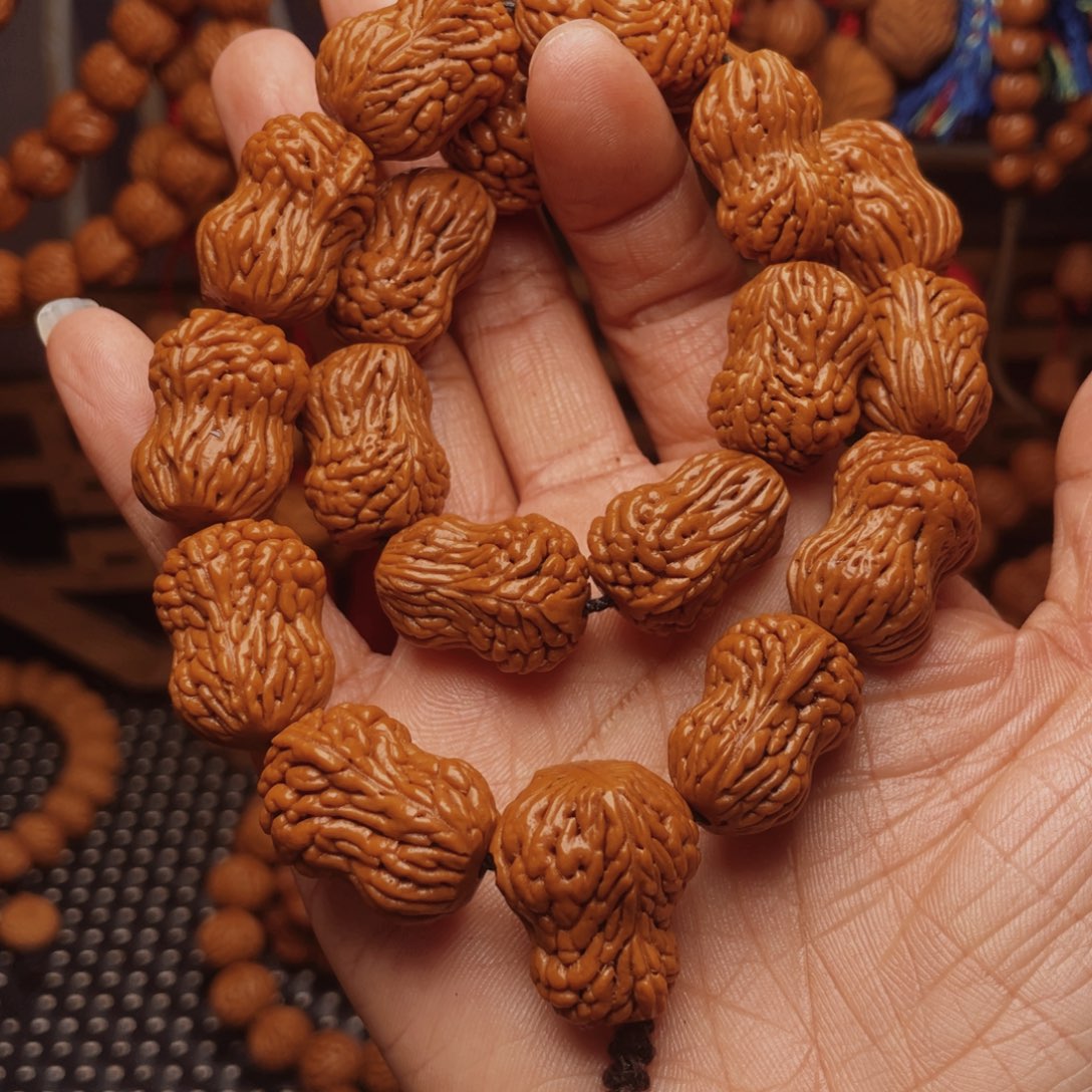 木质类龙纹桃枭挂件