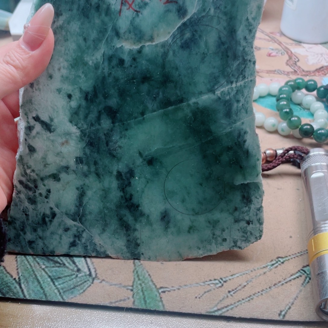 翡翠未镶嵌颈饰049……