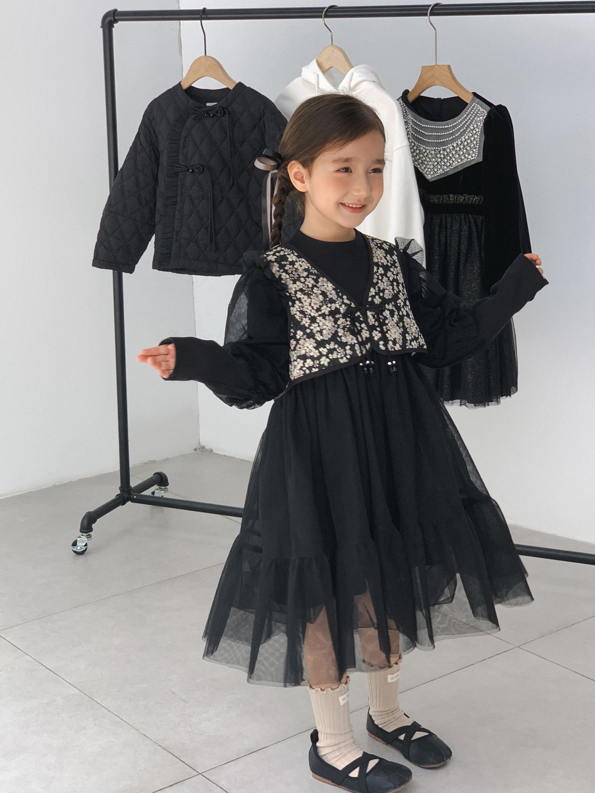 秋冬女童赫本风黑色连衣裙刺绣马甲纱裙两件套