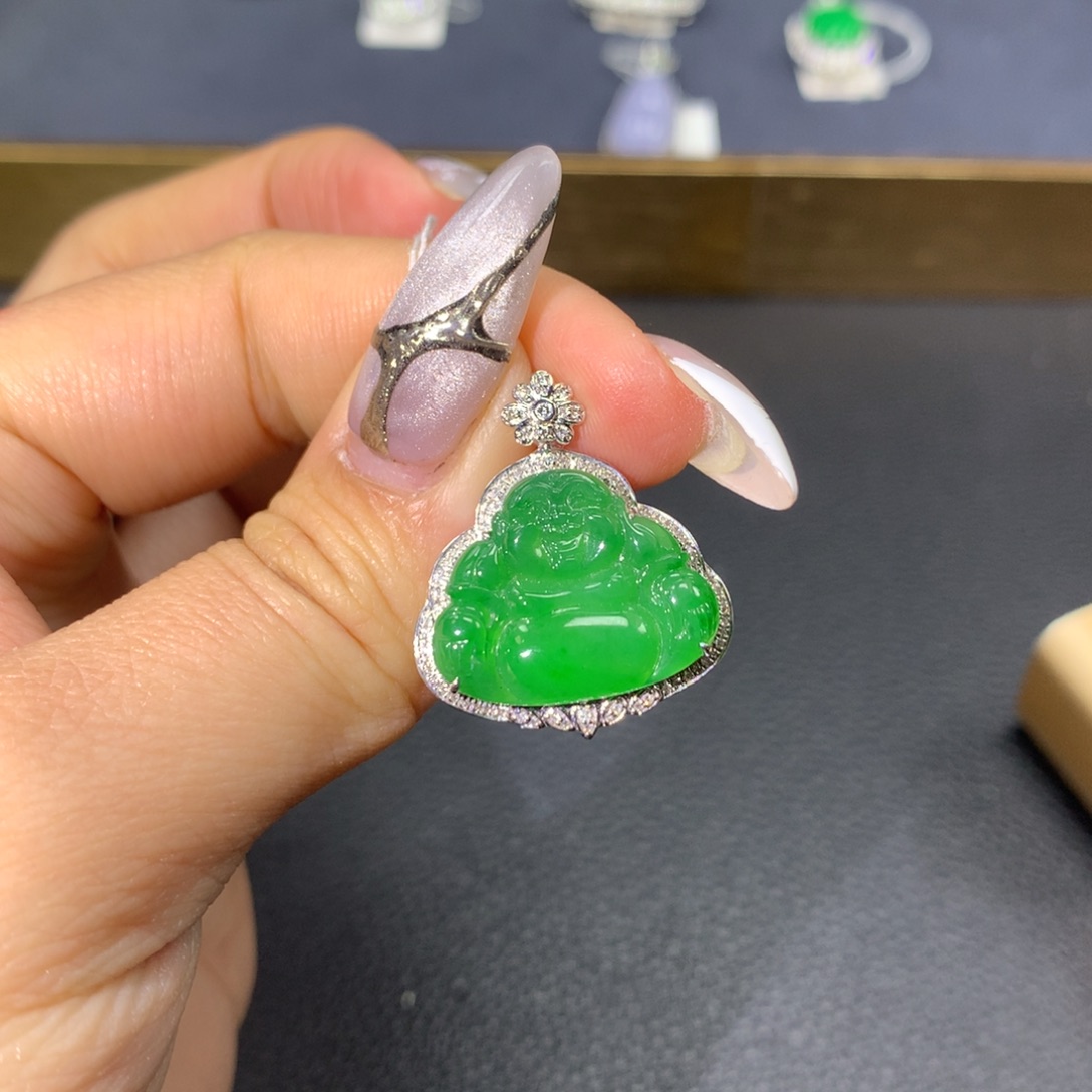 翡翠颈饰18K金镶嵌翡翠