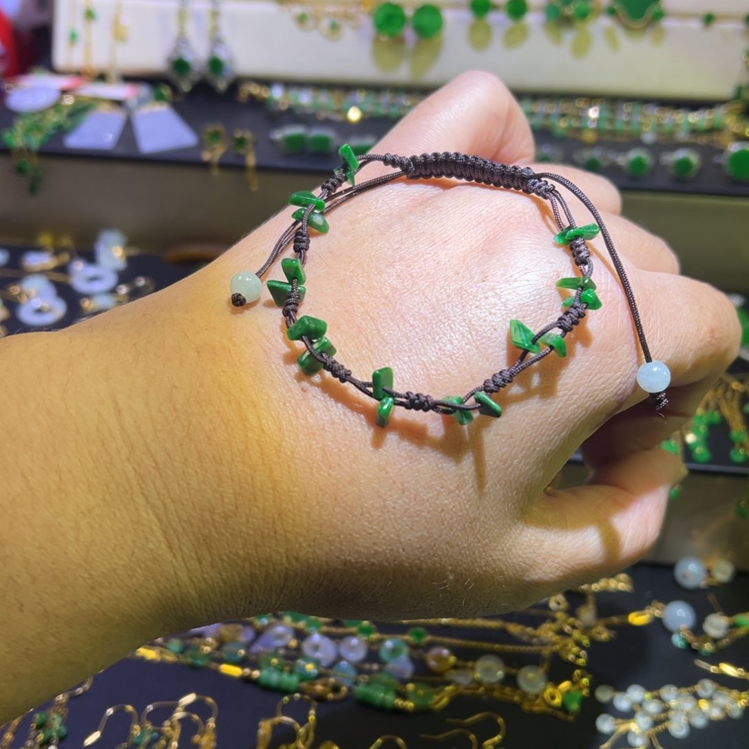 颈饰未镶嵌翡翠手绳