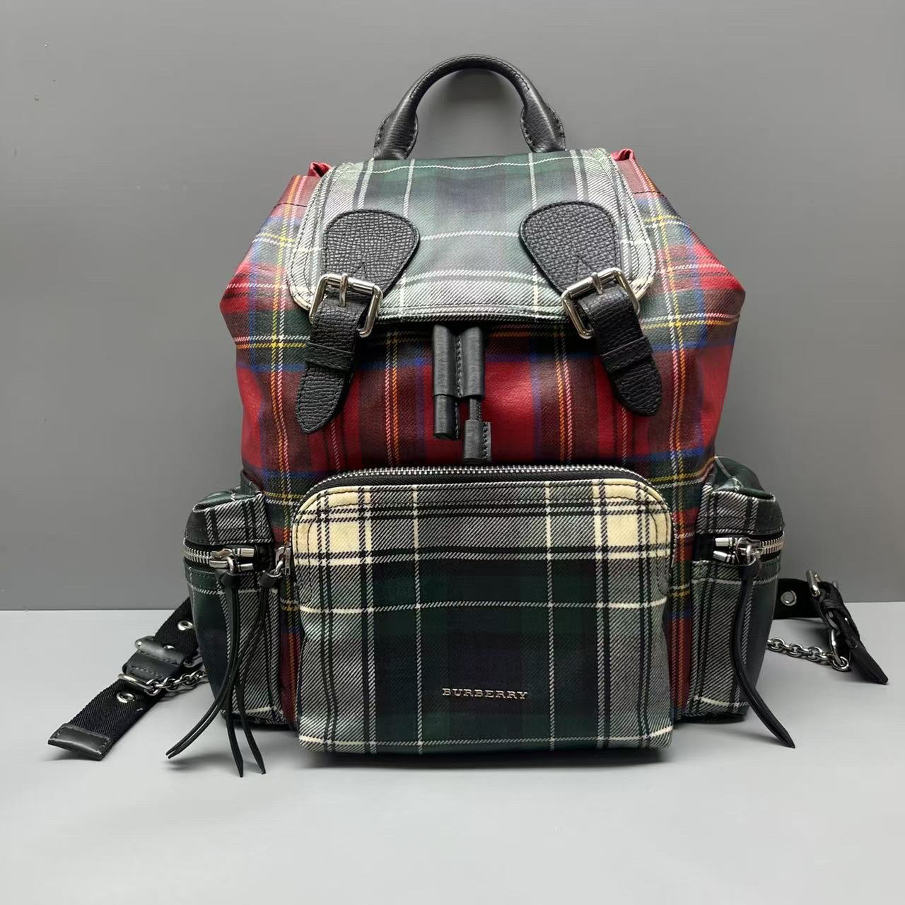 95新 BURBERRY/博柏利 拼色格纹双肩背包 尺寸30*32 SV15936