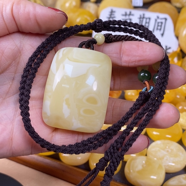 琥珀颈饰未镶嵌无事牌