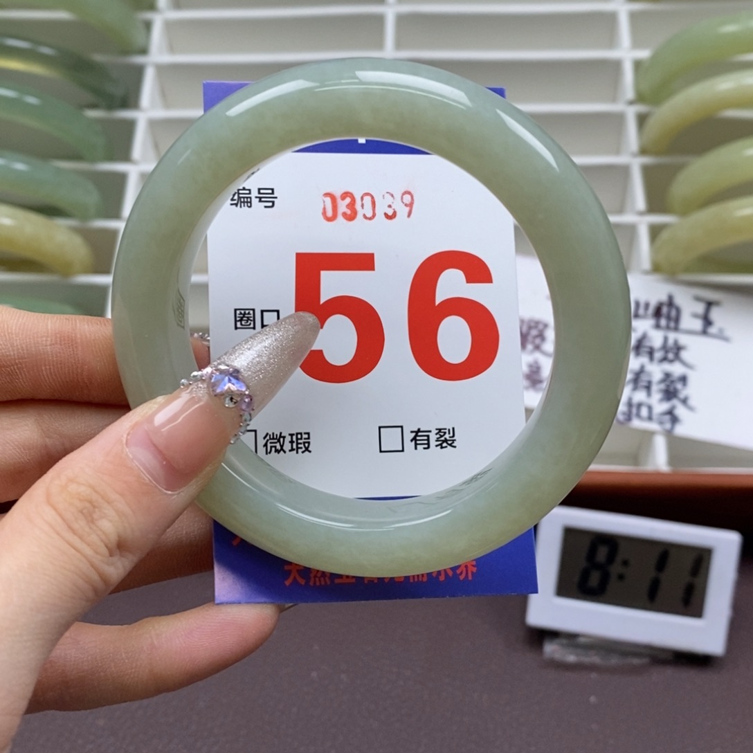 蛇纹石玉手镯未镶嵌