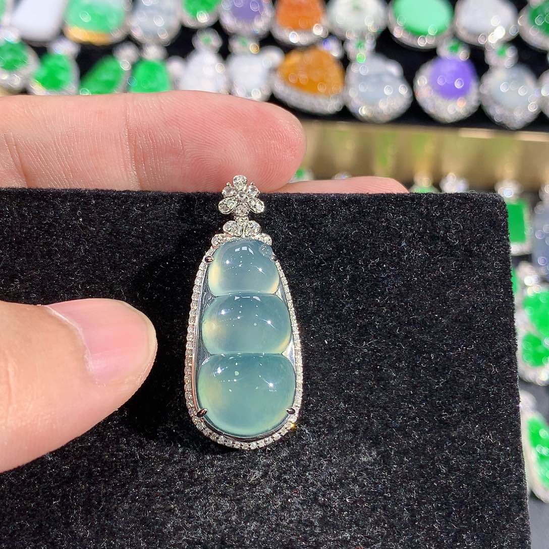 翡翠18K金镶嵌颈饰