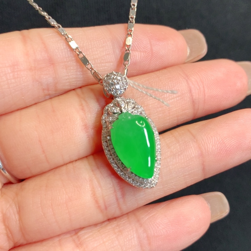 【闪购商品】颈饰18K金镶嵌翡翠福瓜