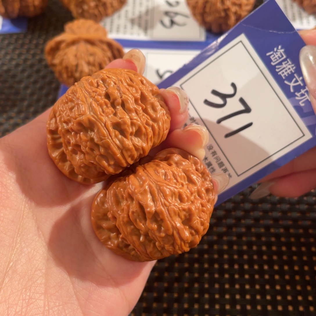 文玩核桃把件371号41尺白狮子