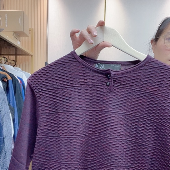 175。  暗红色一件毛衣