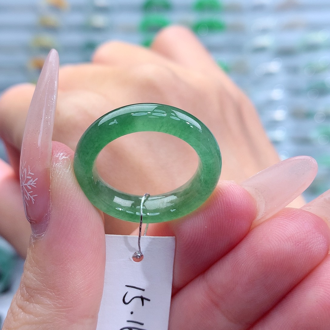 翡翠戒指未镶嵌天然