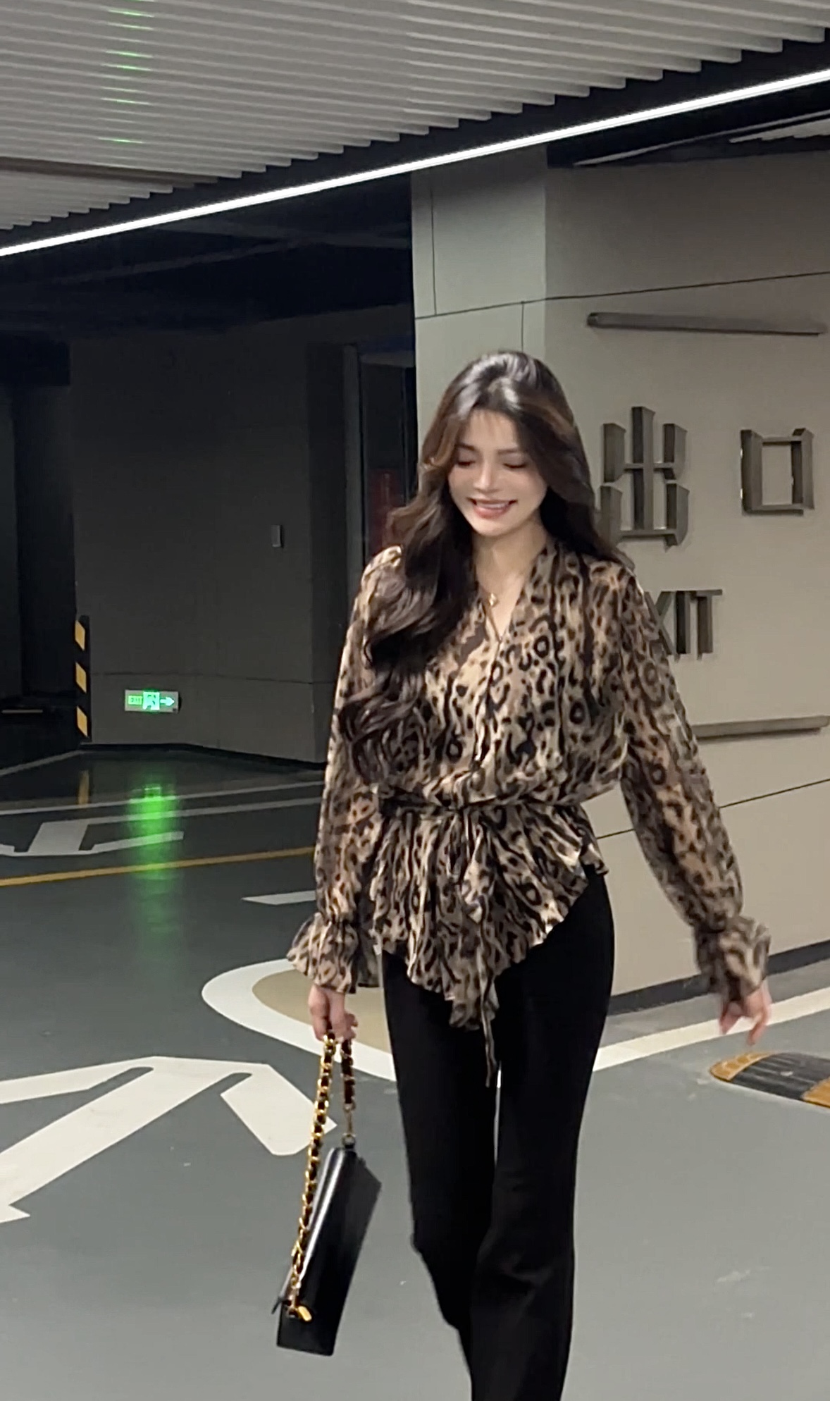 【苏苏】初秋新款设计感经典豹纹小众V领气质衬衫上衣显瘦DT1538