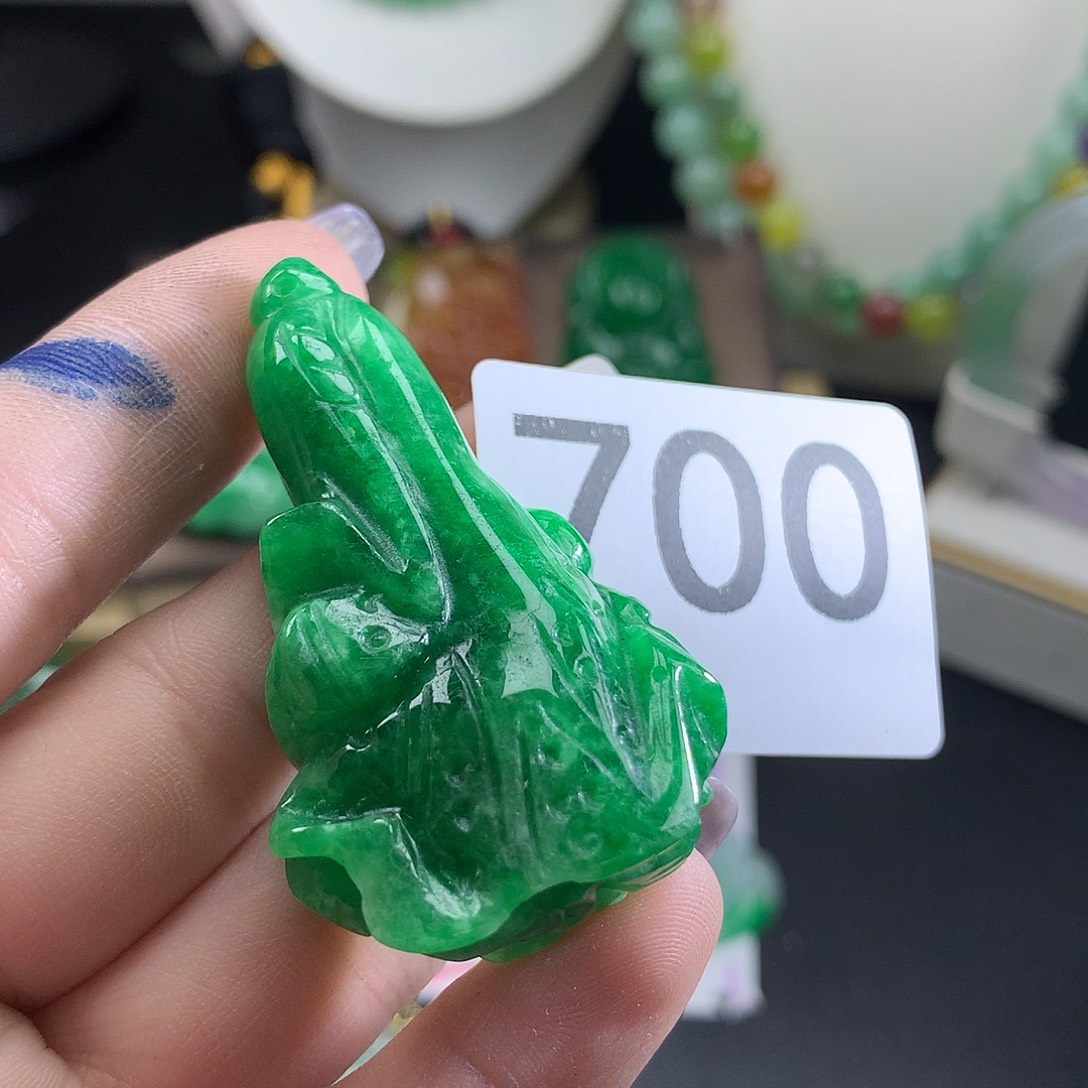 翡翠未镶嵌吊坠(赠链)