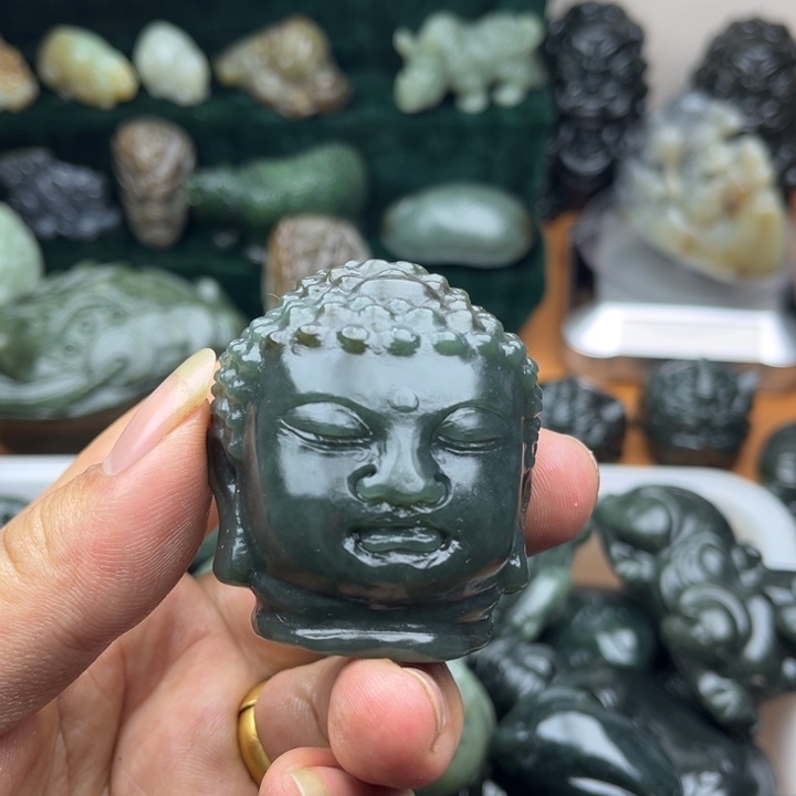 和田玉未镶嵌把件