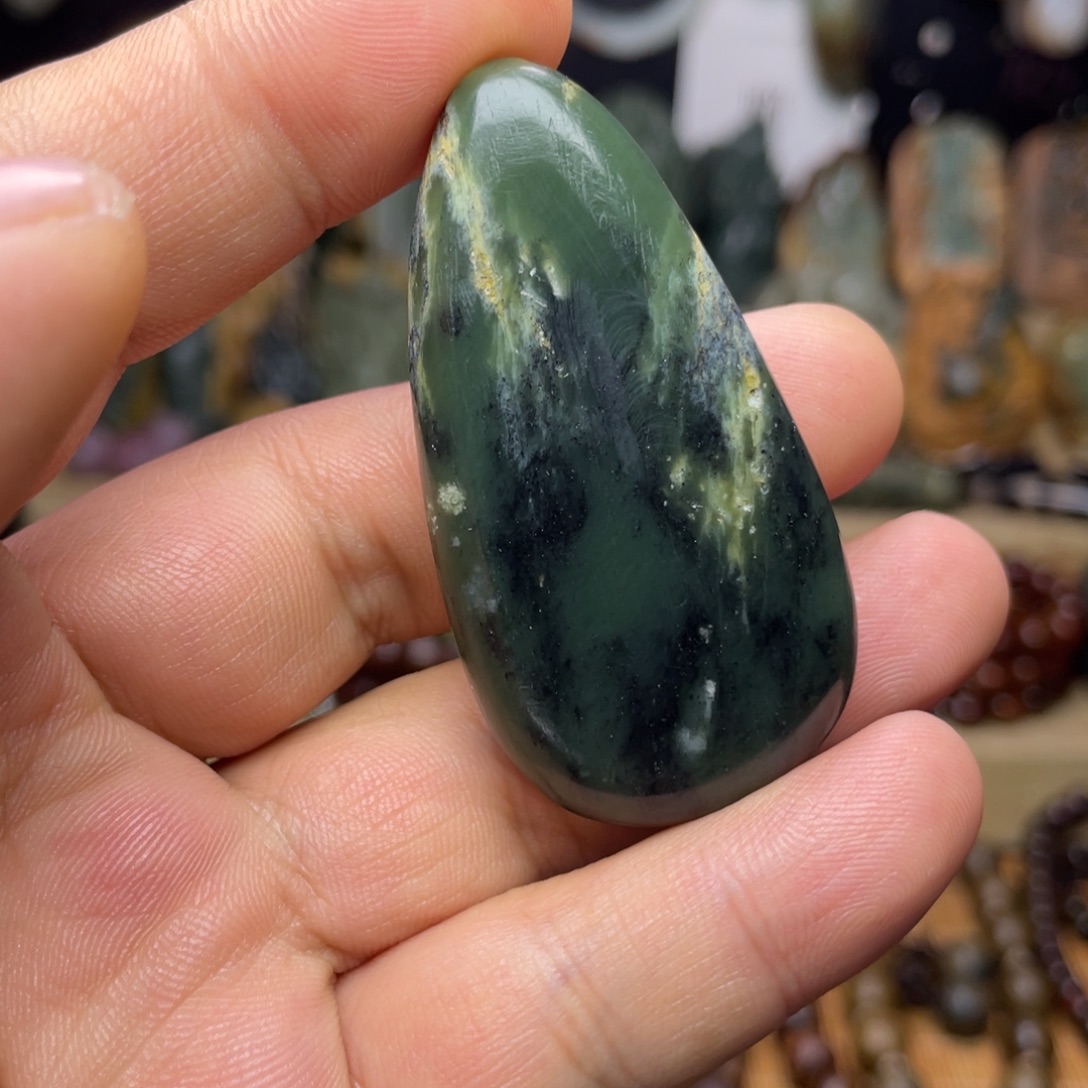 岫岩河磨玉（透闪石质玉）未镶嵌颈饰