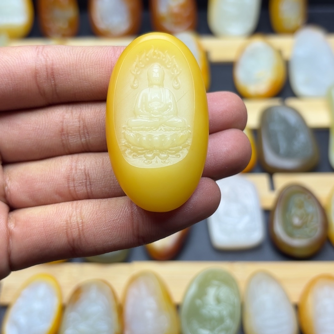 （***）和田玉未镶嵌颈饰