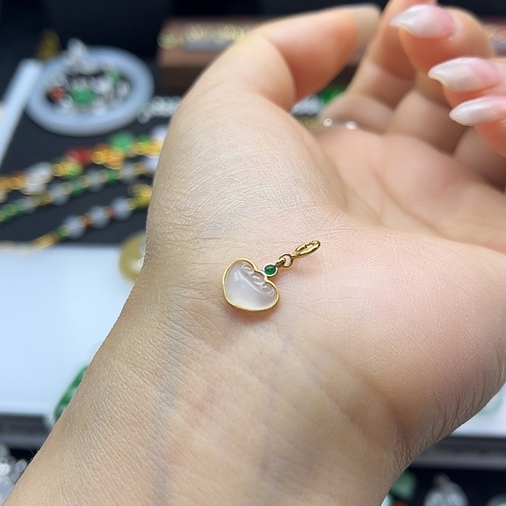 翡翠未镶嵌颈饰翡翠滴流