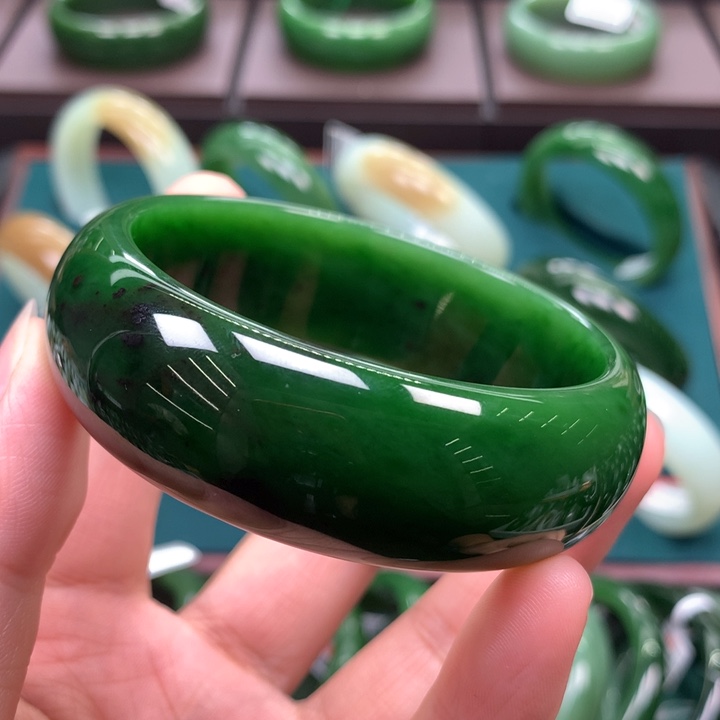 未镶嵌手镯和田玉（碧玉）