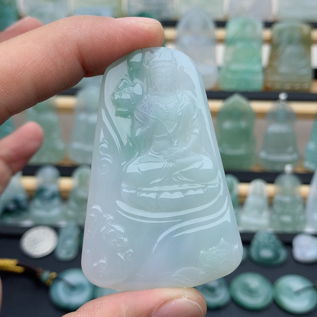 冬***。翡翠未镶嵌颈饰大势至菩萨