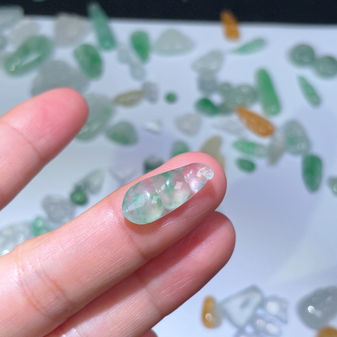 翡翠颈饰未镶嵌裸石