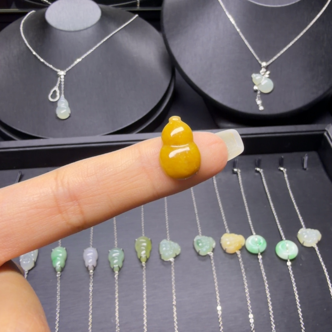 翡翠裸石黄翡葫芦 满黄