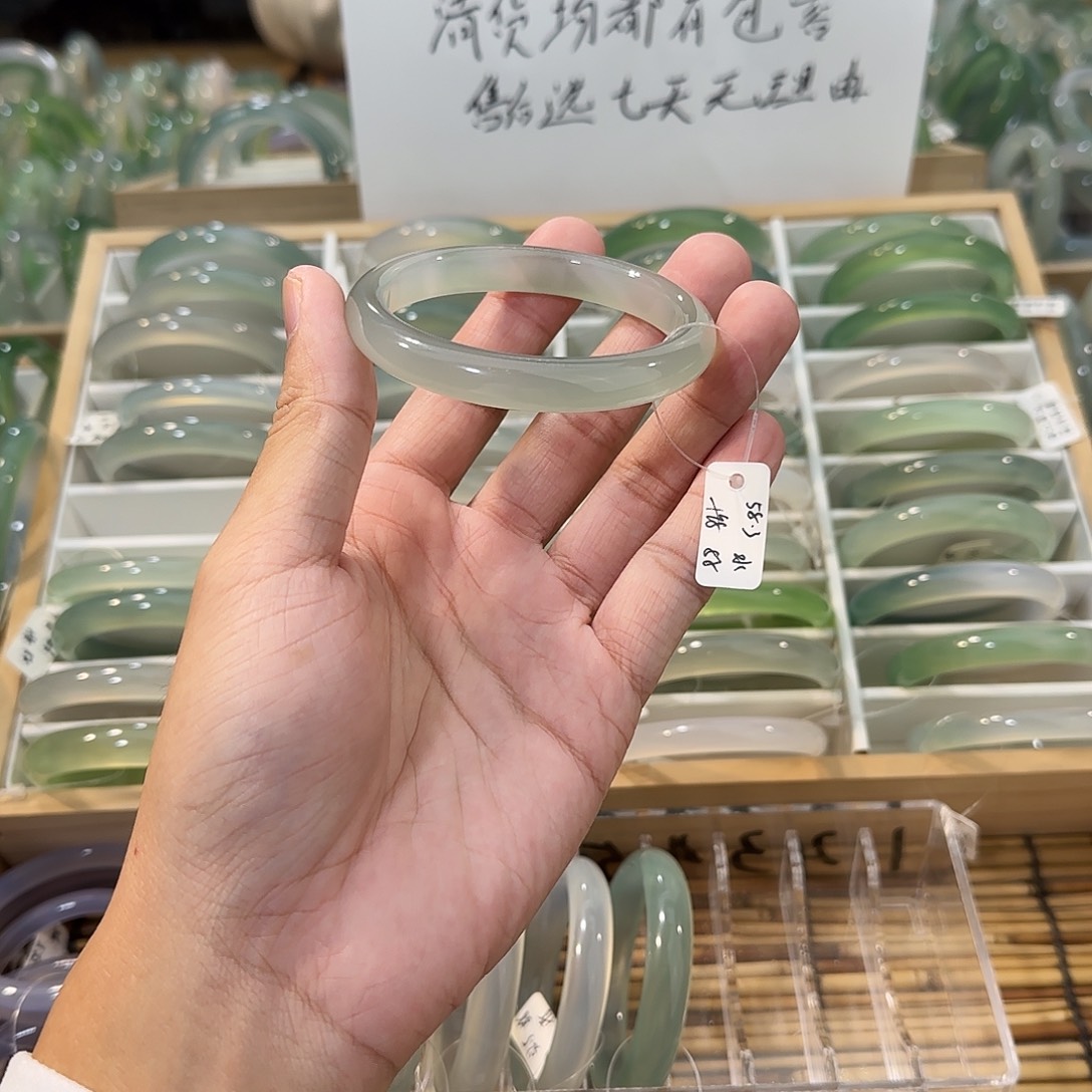 玛瑙/玉髓未镶嵌手镯圈口58.3