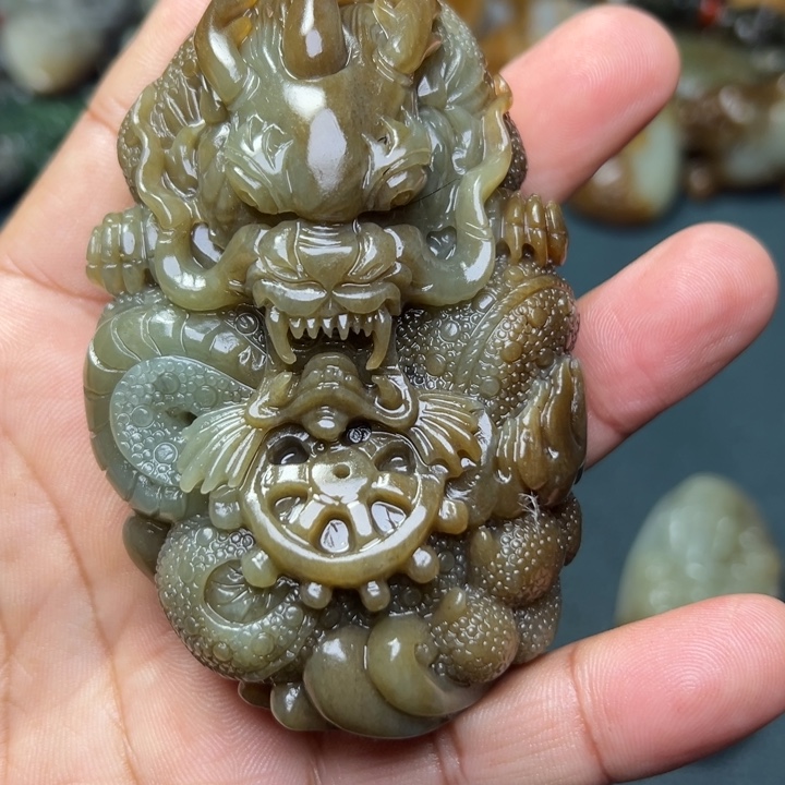 和田玉未镶嵌把件