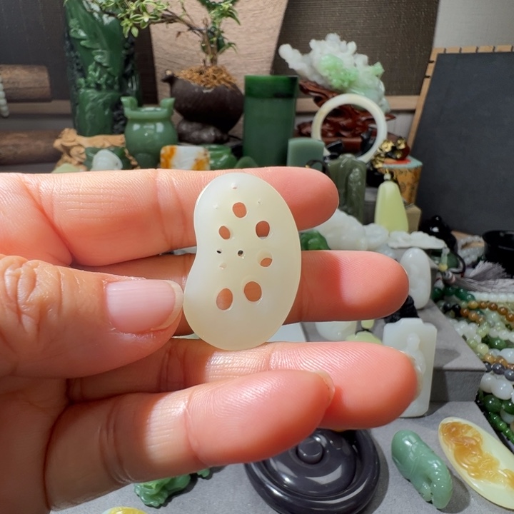 ****糖和田玉未镶嵌颈饰