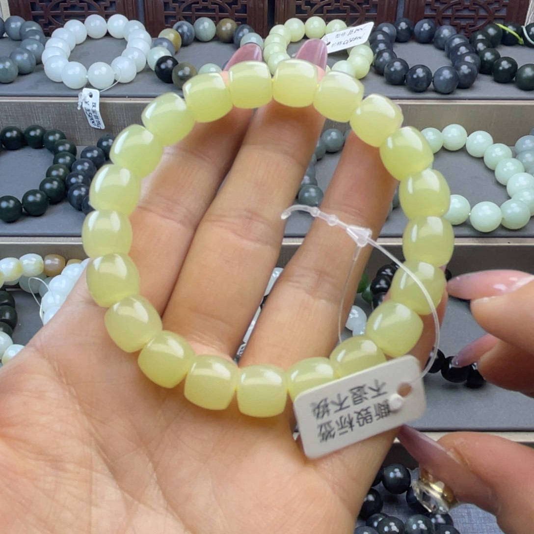 未镶嵌和田玉手链看**来