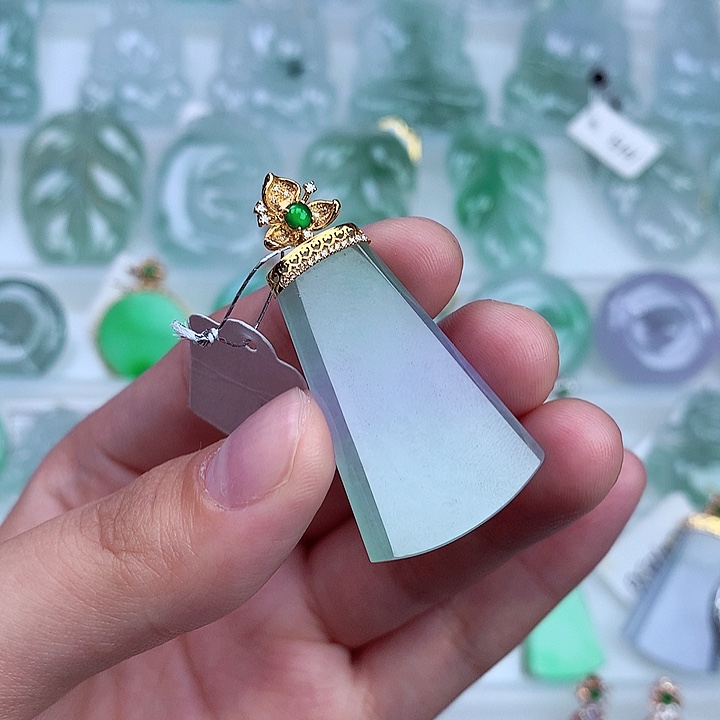 翡翠18K金镶嵌颈饰A货翡翠