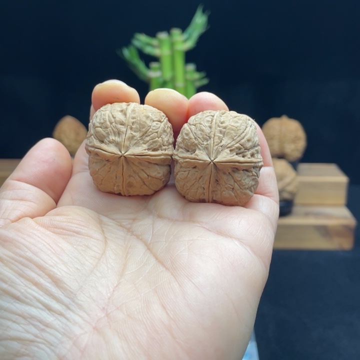 文玩核桃把件云南铁核桃19