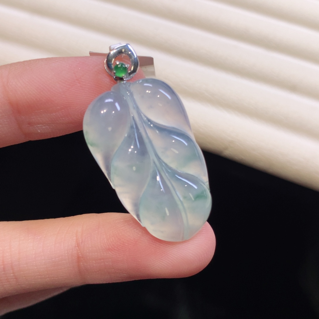 翡翠颈饰18K金镶嵌叶子