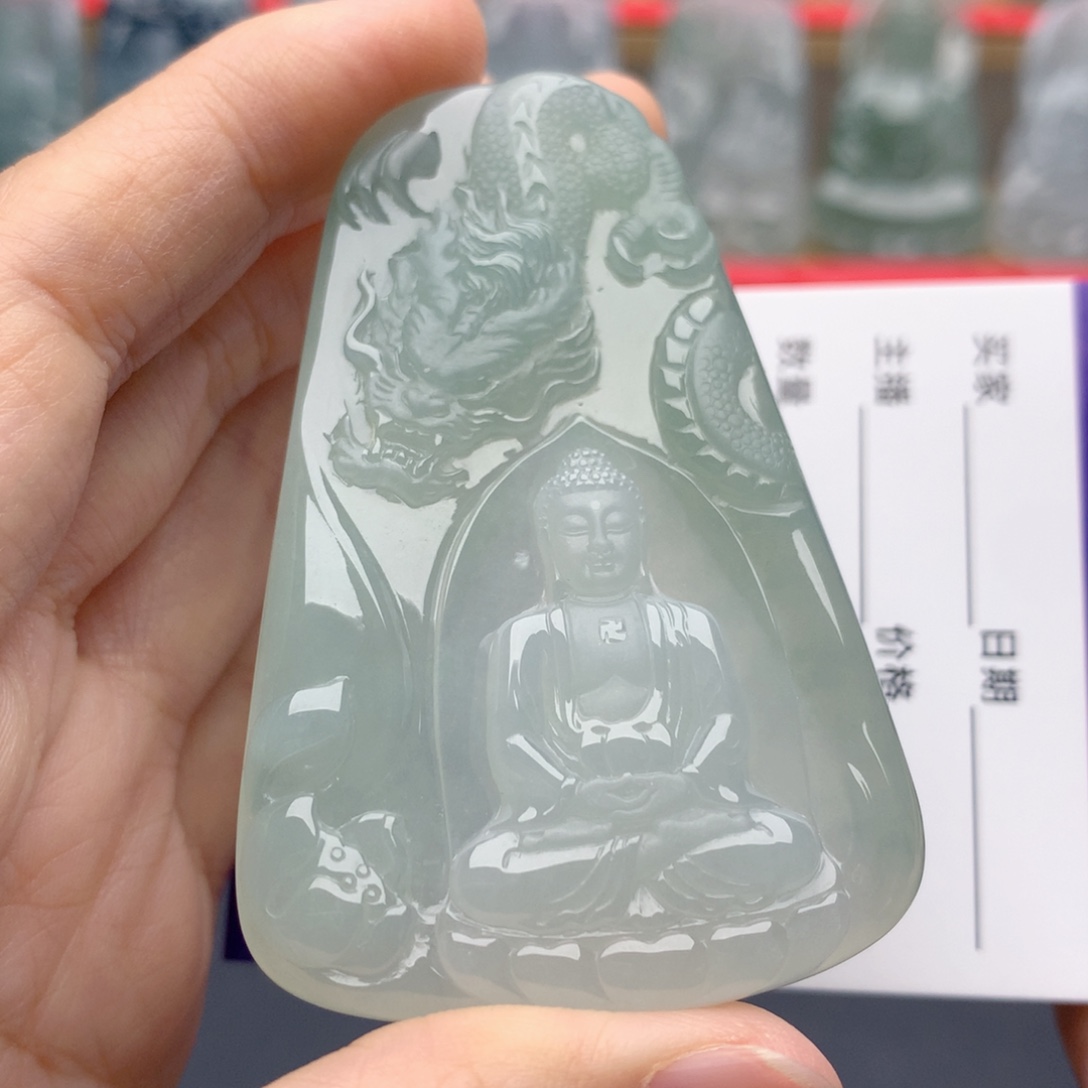 翡翠未镶嵌颈饰大日