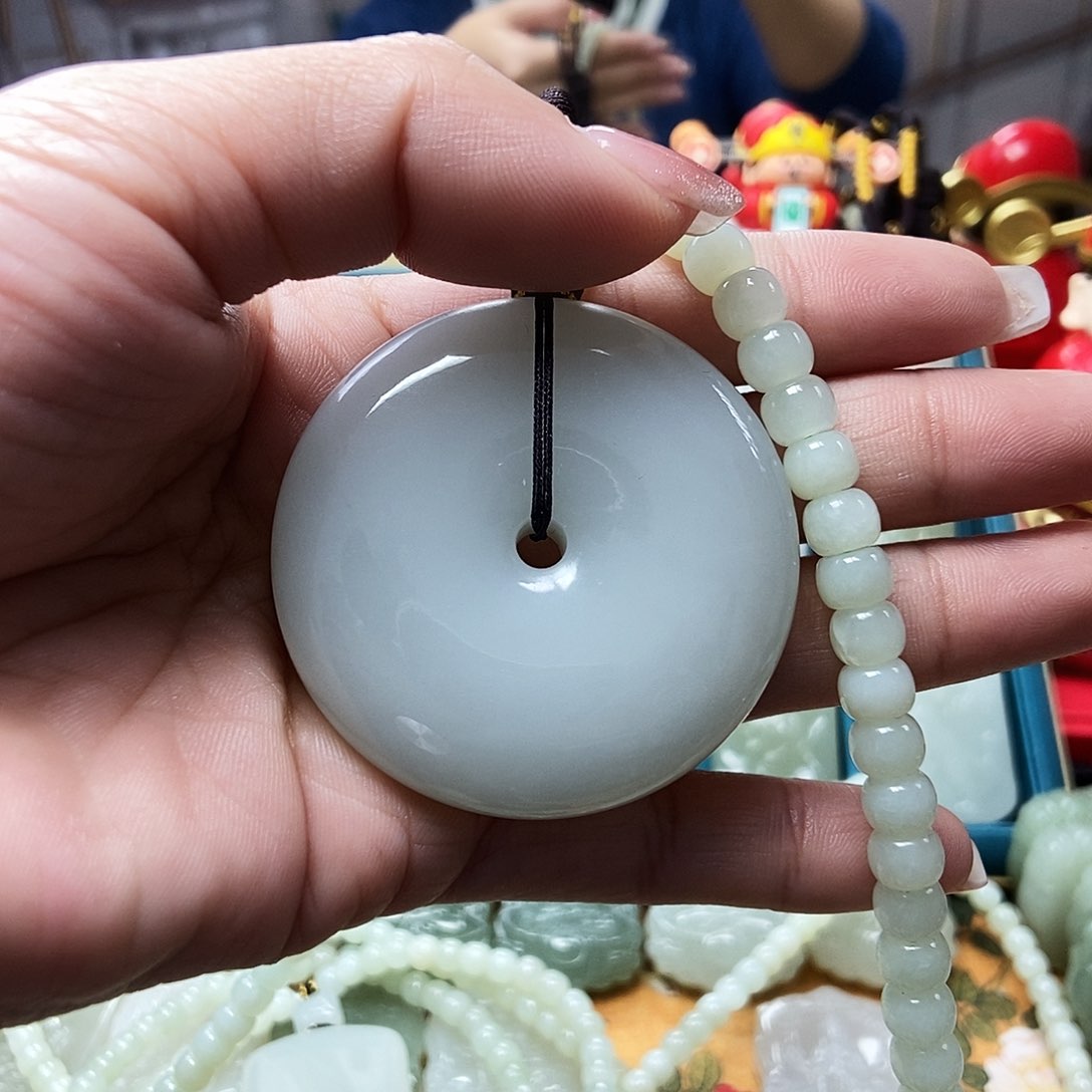 和田玉颈饰未镶嵌