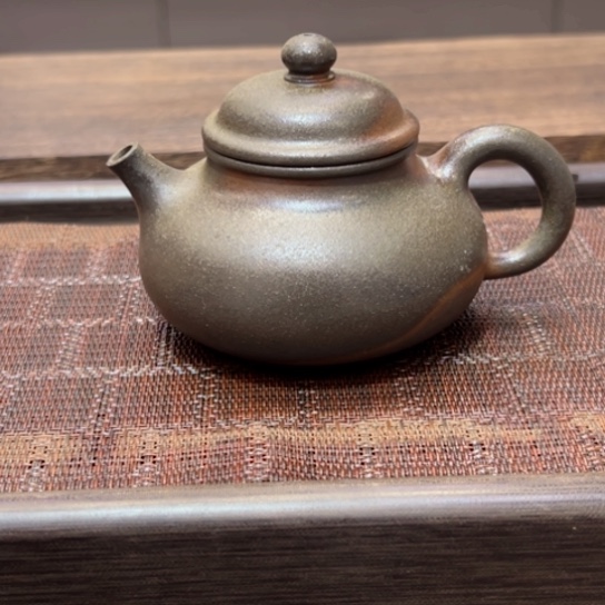 紫砂茶壶黄龙山大水潭底槽清柴烧半手工。