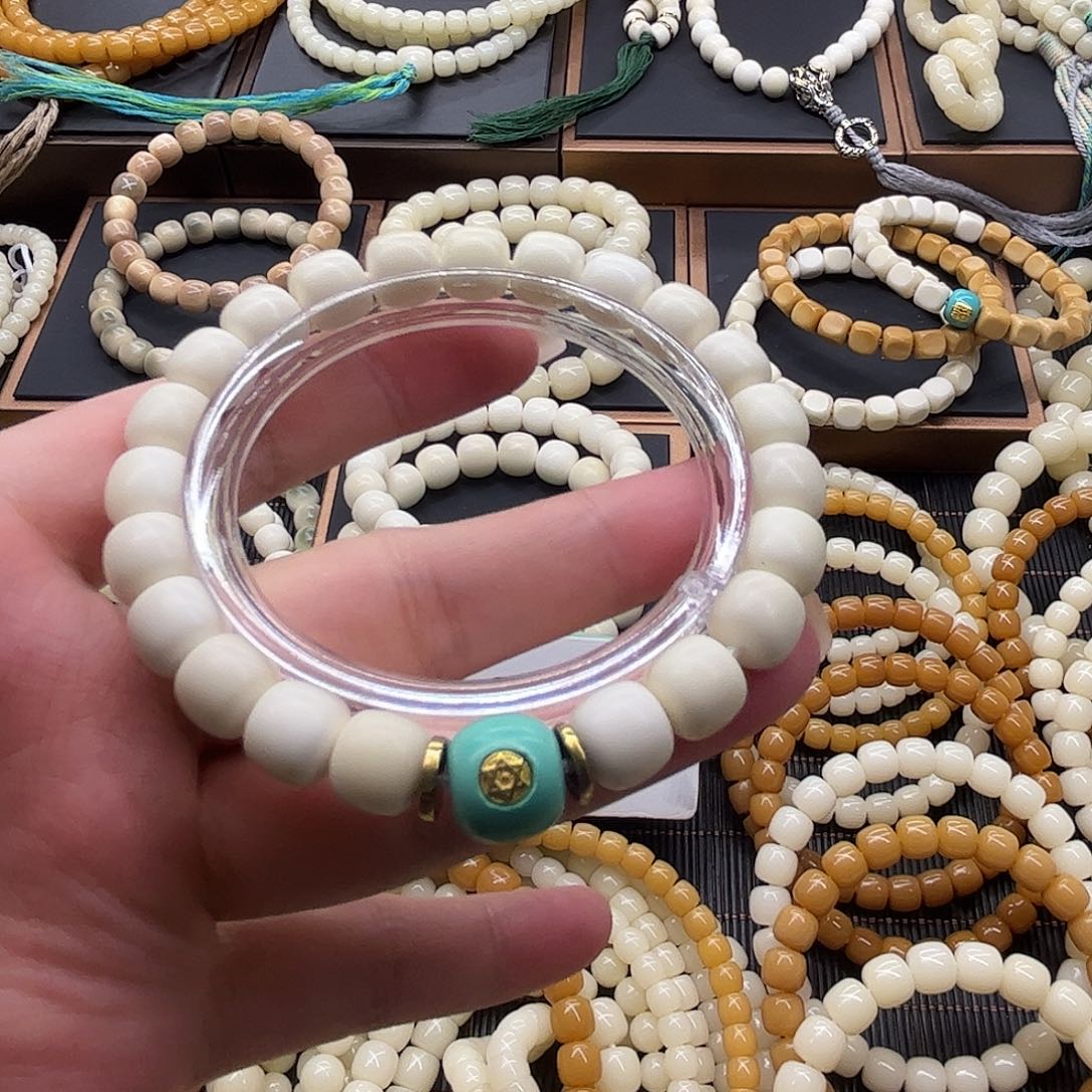 白玉菩提手串10桶珠绿石