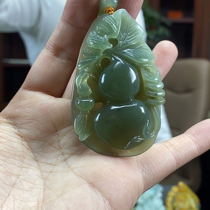 蛇纹石玉未镶嵌颈饰