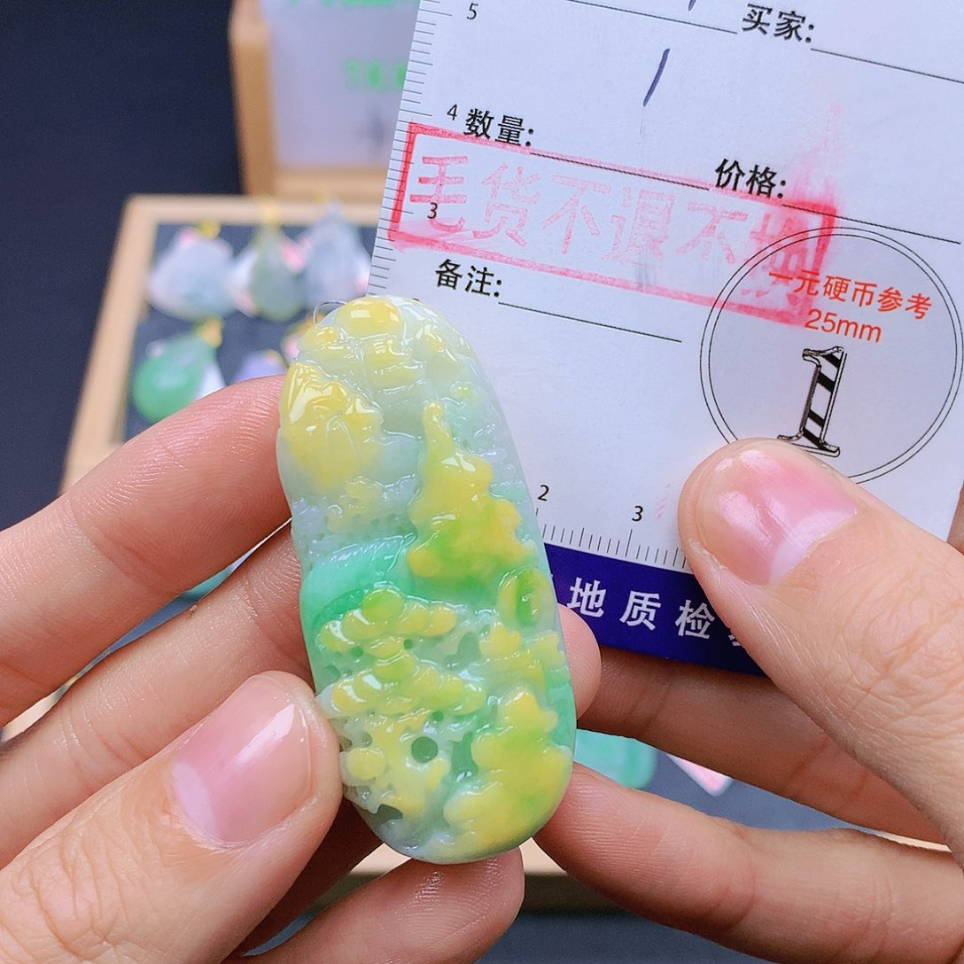 翡翠未镶嵌颈饰翡翠