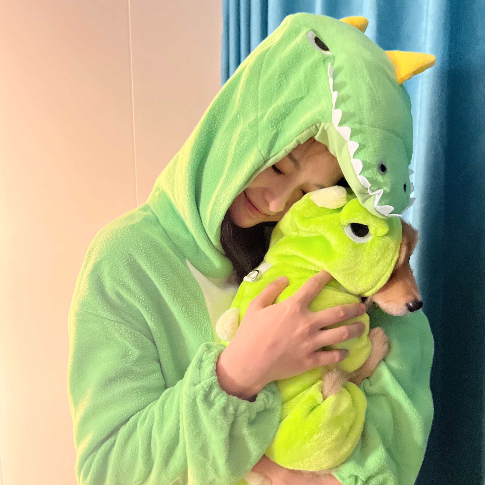 网红爆款年轻人社交可爱小恐龙猫狗秋冬季加厚法兰绒四脚保暖衣服