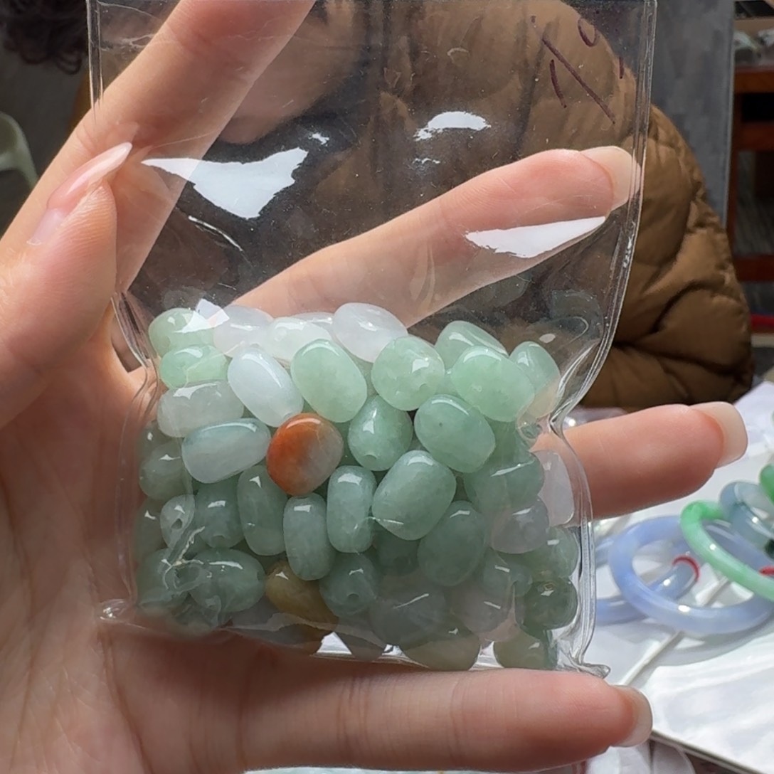 未镶嵌挂件翡翠福利1个，不包邮，拍邮费发货