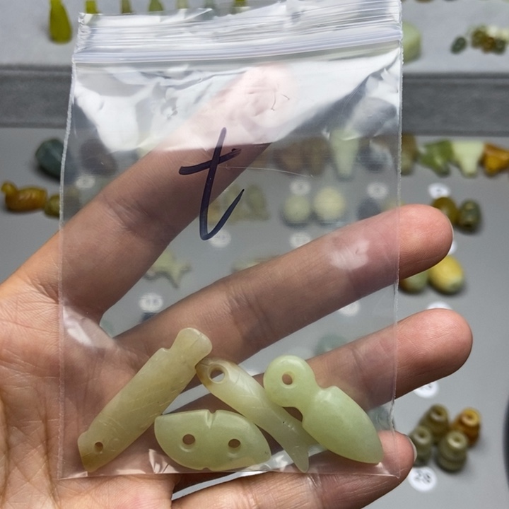 蛇纹石玉未镶嵌颈饰t****g