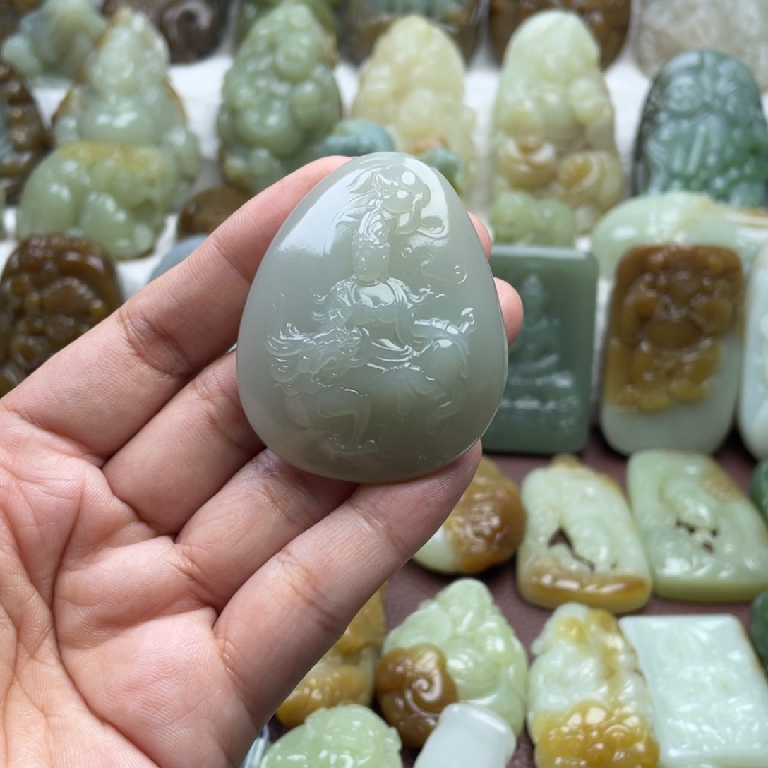 和田玉未镶嵌颈饰